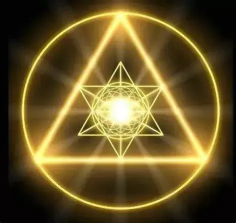 C est la triade sacree le triangle le trois sacre des enseignements esoteriques