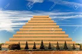 La cle explique alors comment la seule physique applicable est basee sur la pyramide principale