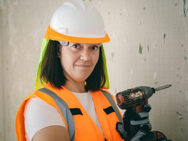Top conseils pour choisir un monte-escalier debout efficace