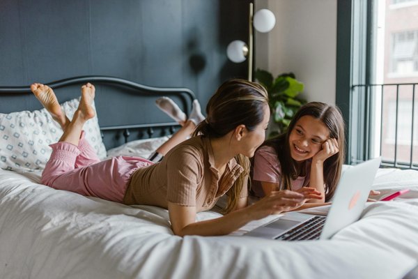 Papier peint chambre fille : 500 motifs pour un espace unique